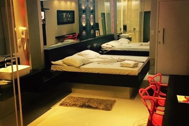 Room 5 of 17