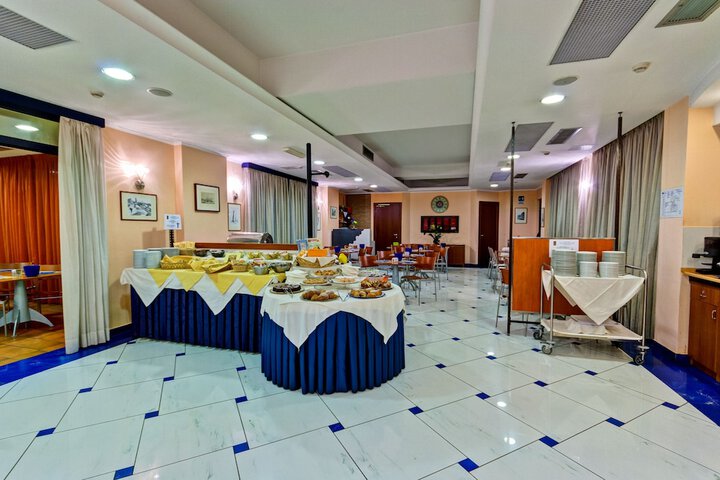 Dining 61 of 92
