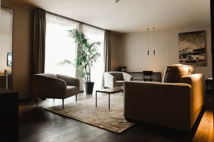 Room 30 of 102