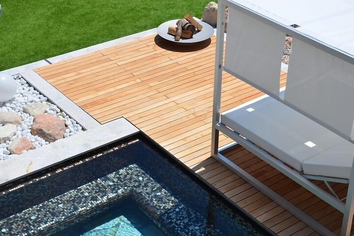 Sundeck 76 of 79
