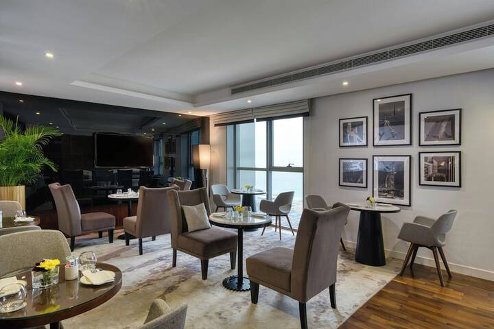 Lounge 91 of 107