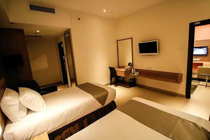 Room 9 of 39