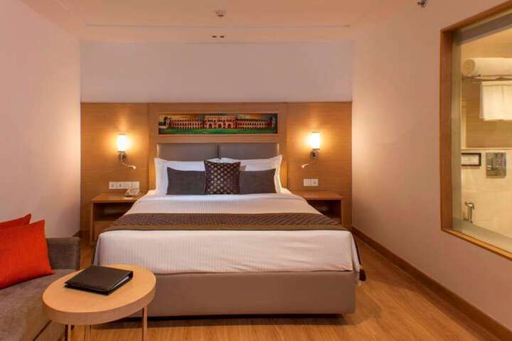 Room 3 of 32