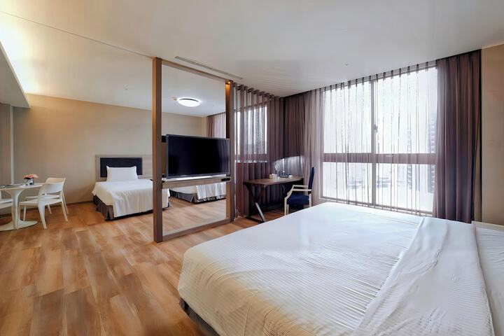 Room 68 of 155