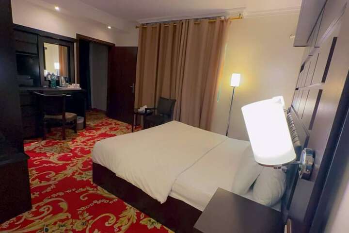 Room 22 of 99