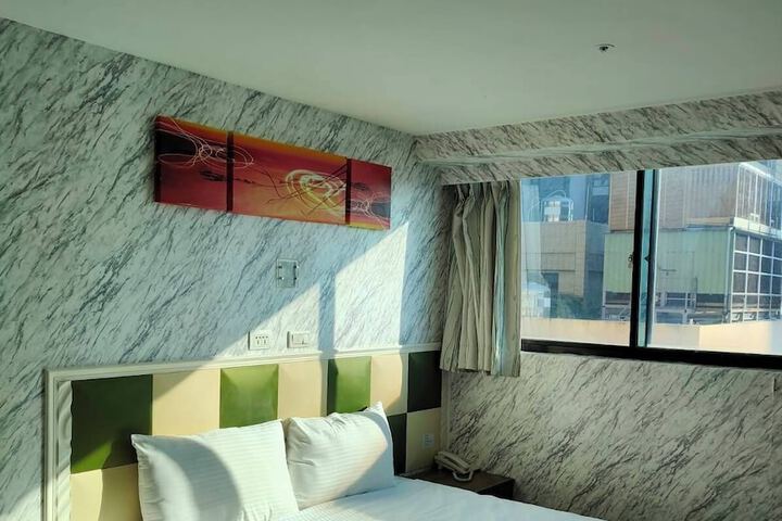 Room 60 of 81