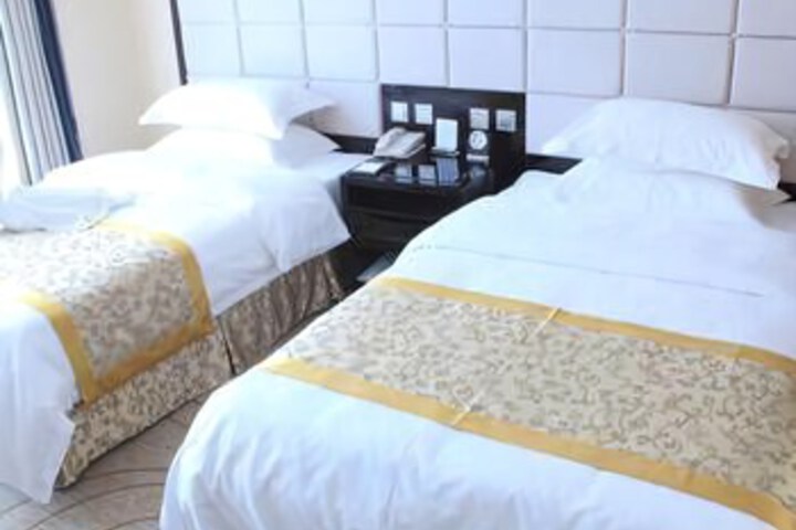 Room 4 of 7