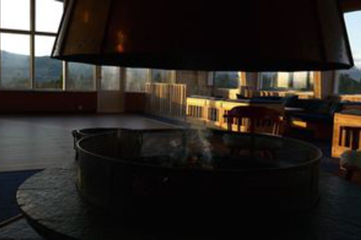 Lounge 47 of 59