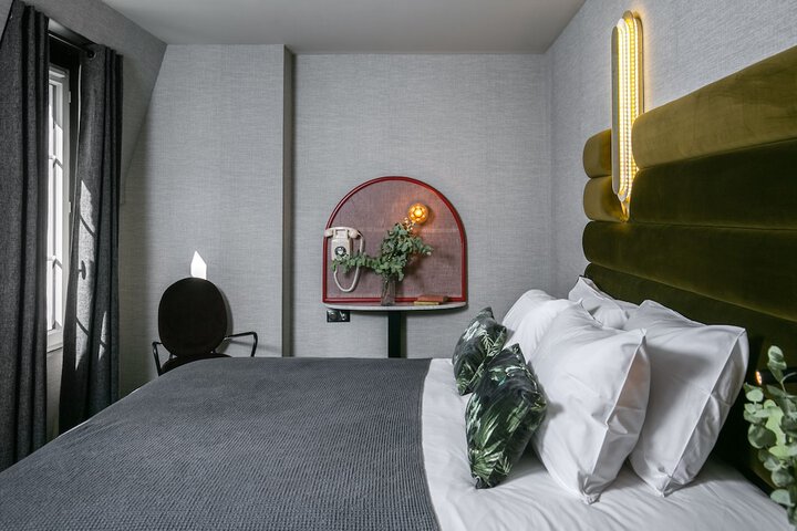 Room 8 of 28