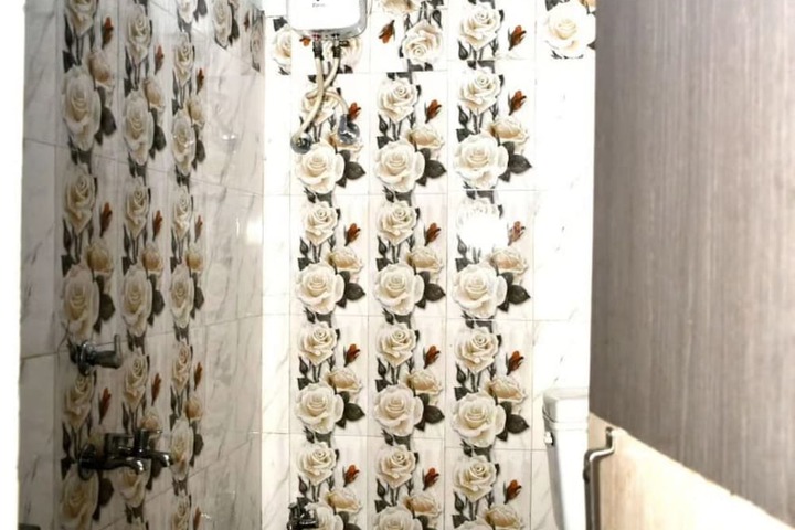 Room 8 of 9