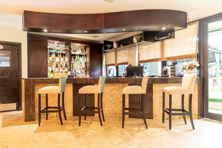 Lounge 114 of 125