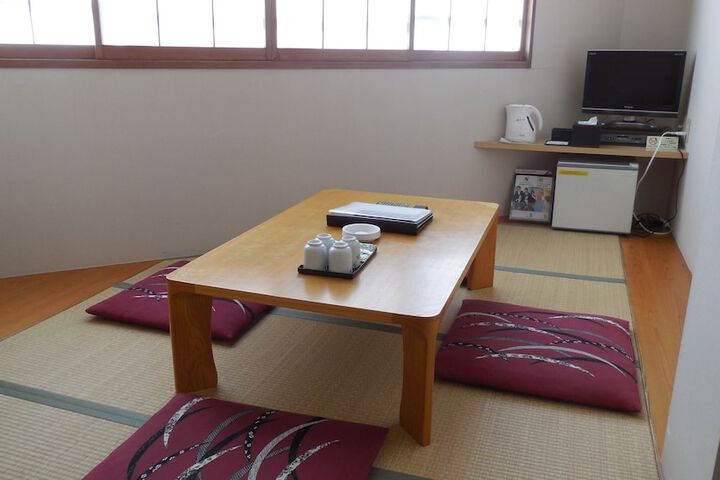 Room 5 of 28