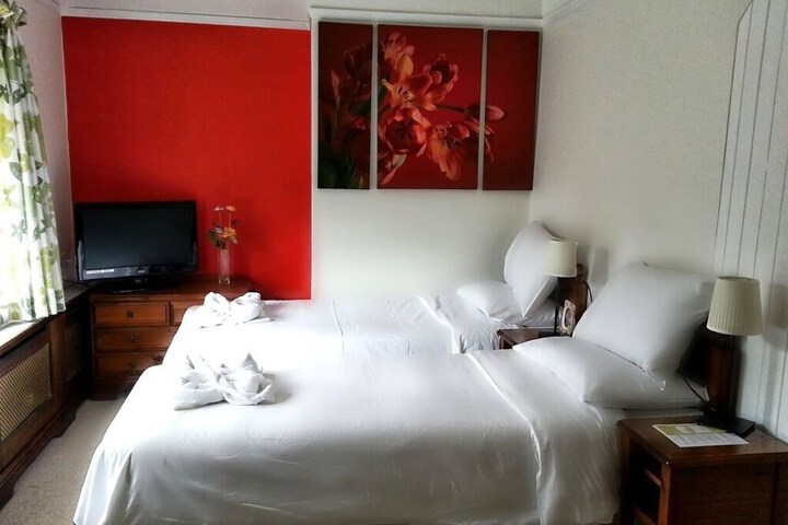 Room 6 of 38
