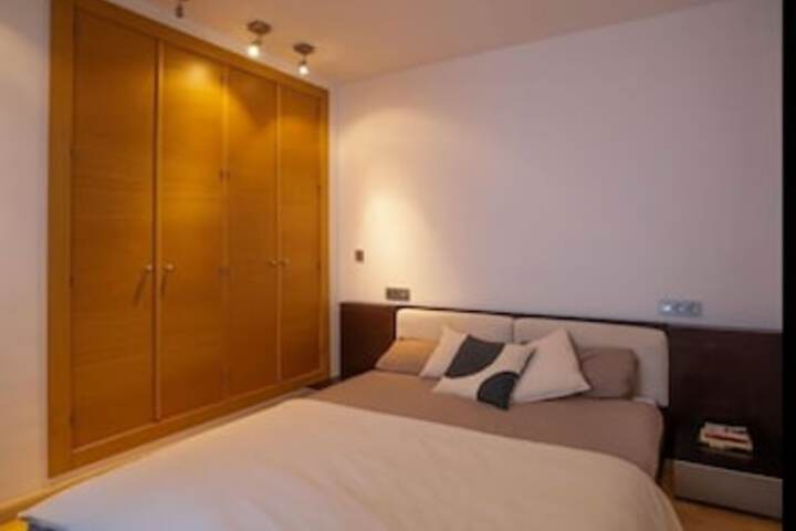 Exterior of Central Granada Penthouse Parking Free