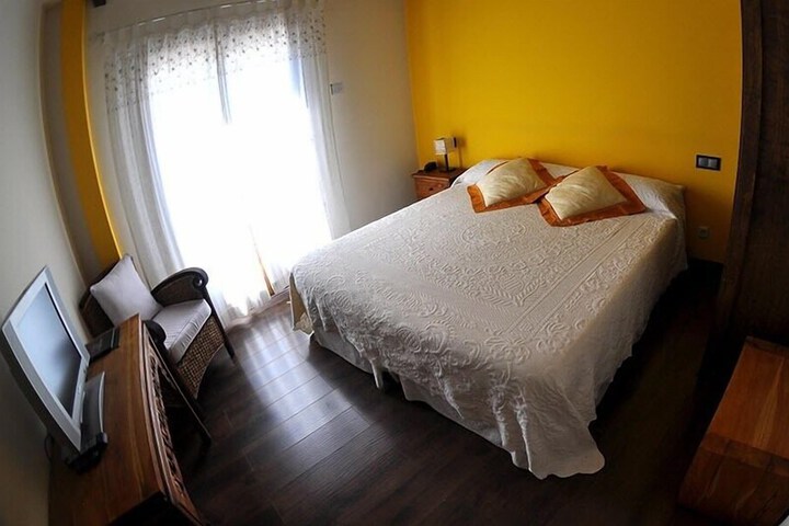 Room 2 of 25
