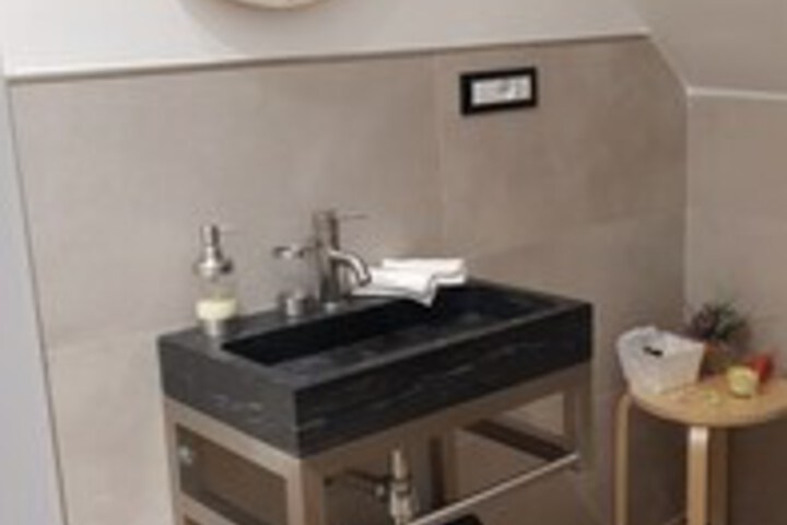 Room 6 of 30