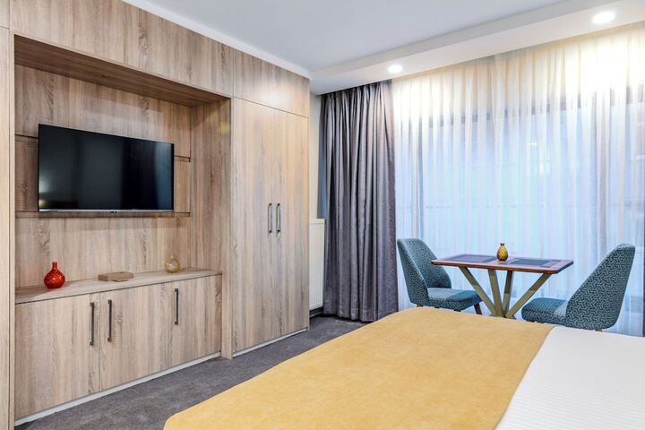 Room 104 of 170