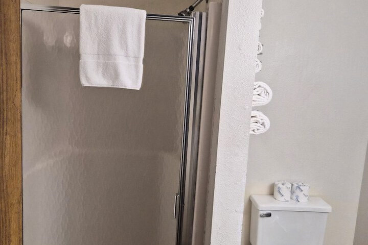 Room 11 of 19