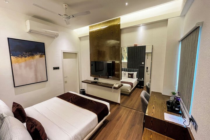 Room 4 of 6
