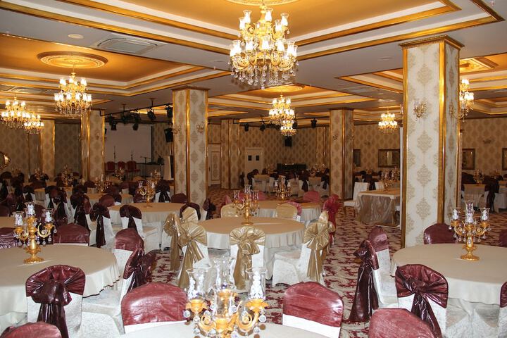 Ballroom/Hall 37 of 44