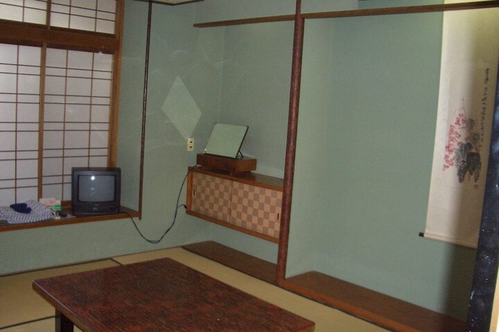 Room 18 of 32