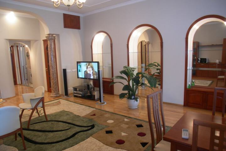 Room 8 of 62