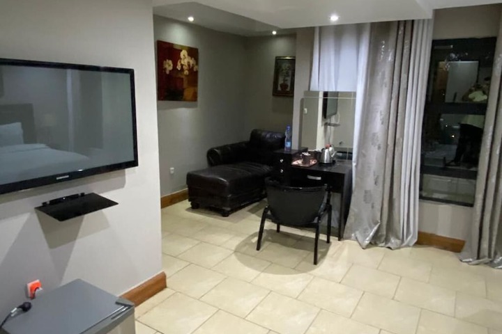 Room 5 of 27