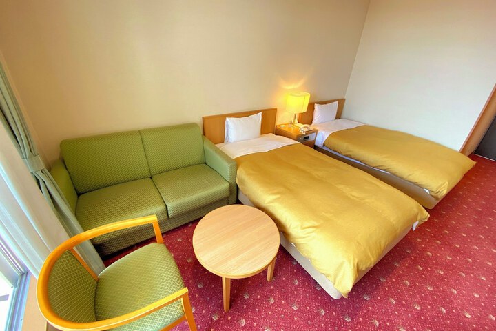 Room 9 of 35