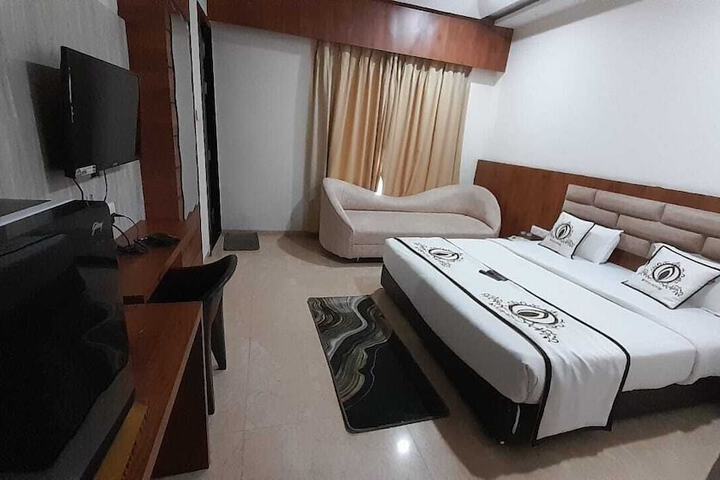 Room 4 of 6