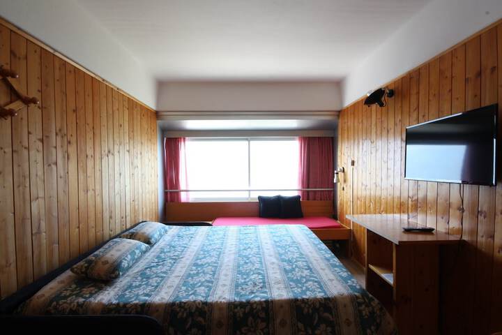 Room 10 of 74