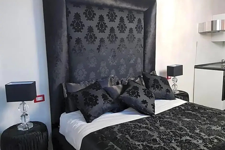 Room 2 of 3