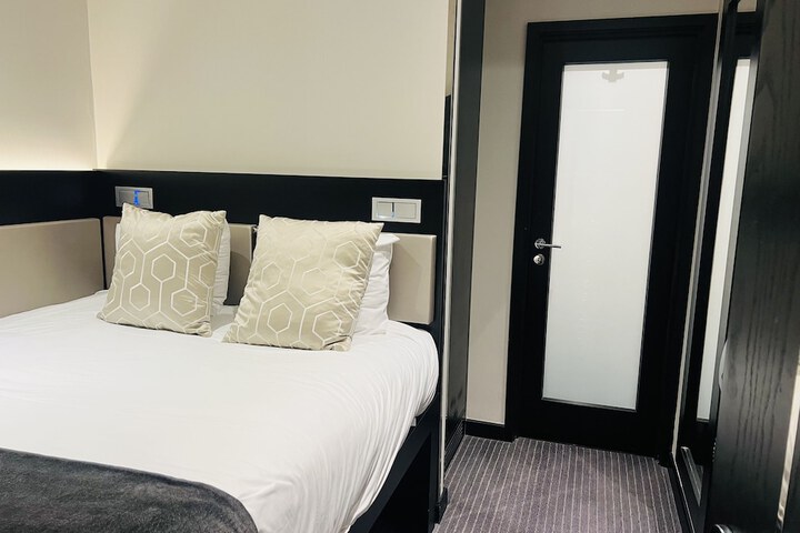 Room 5 of 27