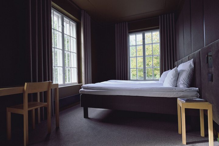 Room 16 of 40