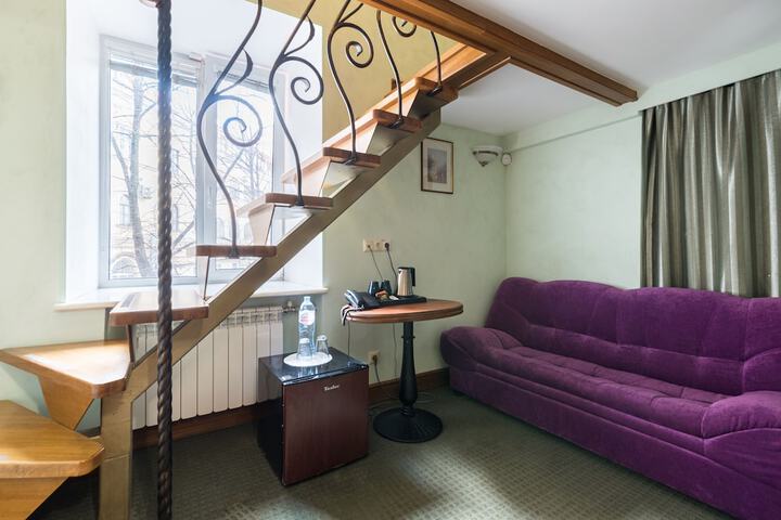 Room 8 of 75