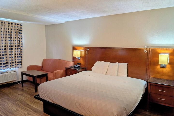 Room 7 of 24