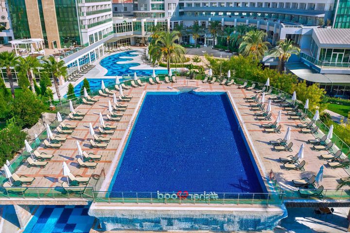 Pool 106 of 280