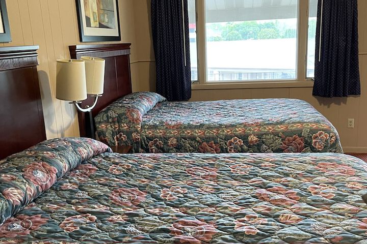 1 King Bed (7 of 9)