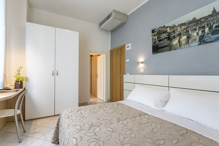 Room 16 of 96