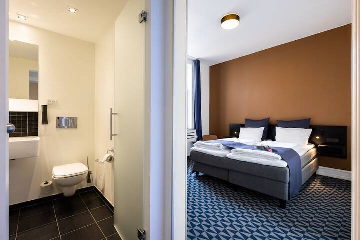 Room 14 of 37