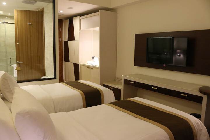 Room 16 of 72