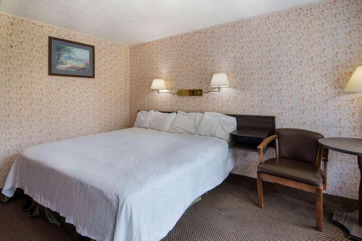 1 King Bed (1 of 2)