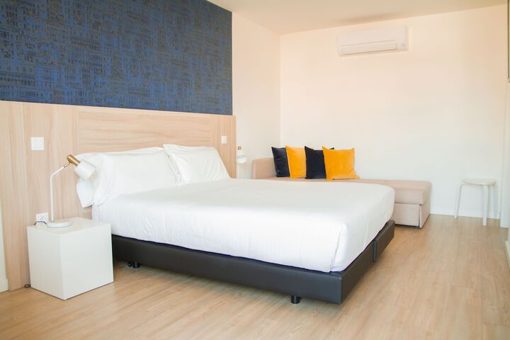 Room 17 of 33