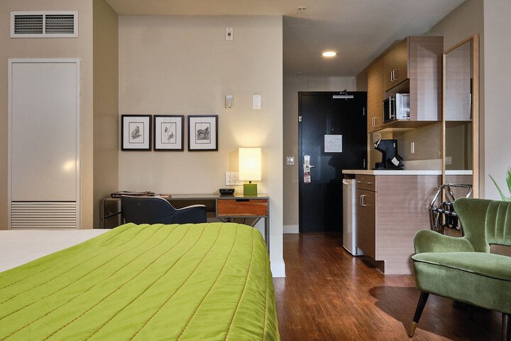 Room 37 of 108