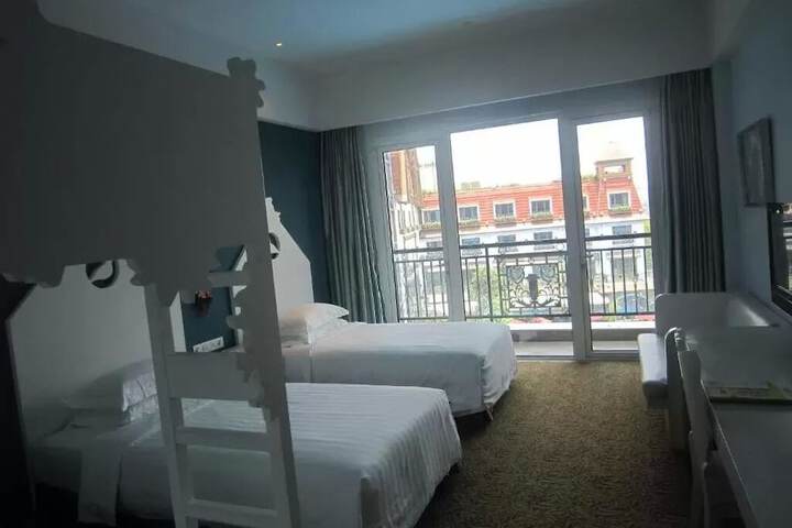 Room 13 of 48