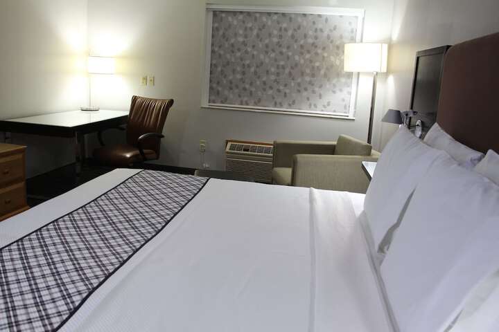 Deluxe 2 Queen Beds (7 of 10)