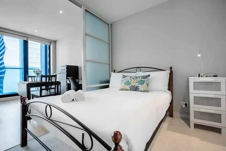 Room 2 of 10