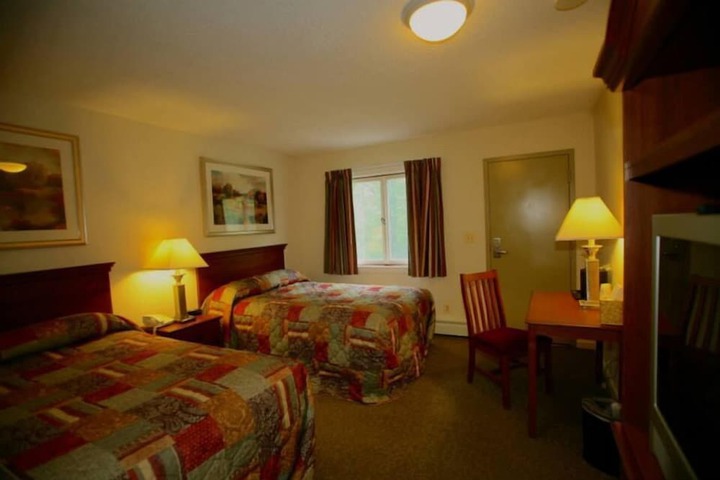 2 Double Beds (3 of 7)