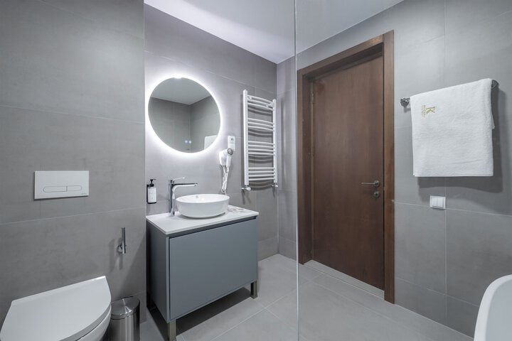 Room 28 of 62