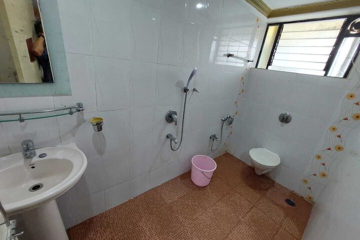 Room 5 of 10