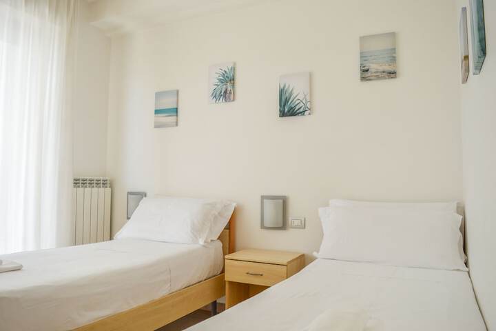 Room 28 of 208
